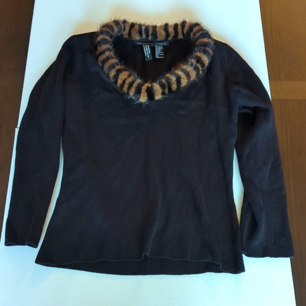 Michelle Nicole Retro Faux Fur Collar Sweater. Size small
